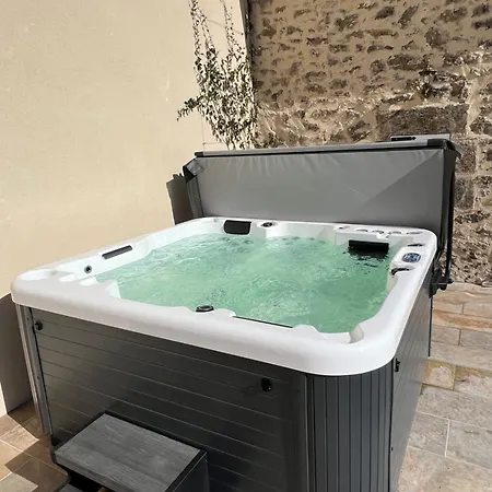 De Charme Avec Jacuzzi بيت للعطل